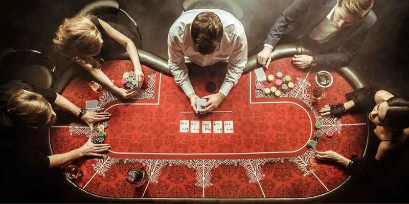 Cấu trúc bàn chơi Poker Texas Hold'Em 8us